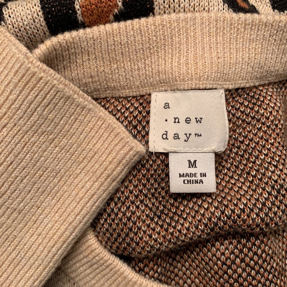 Leopard Print Sweater - Picture 2 of 3